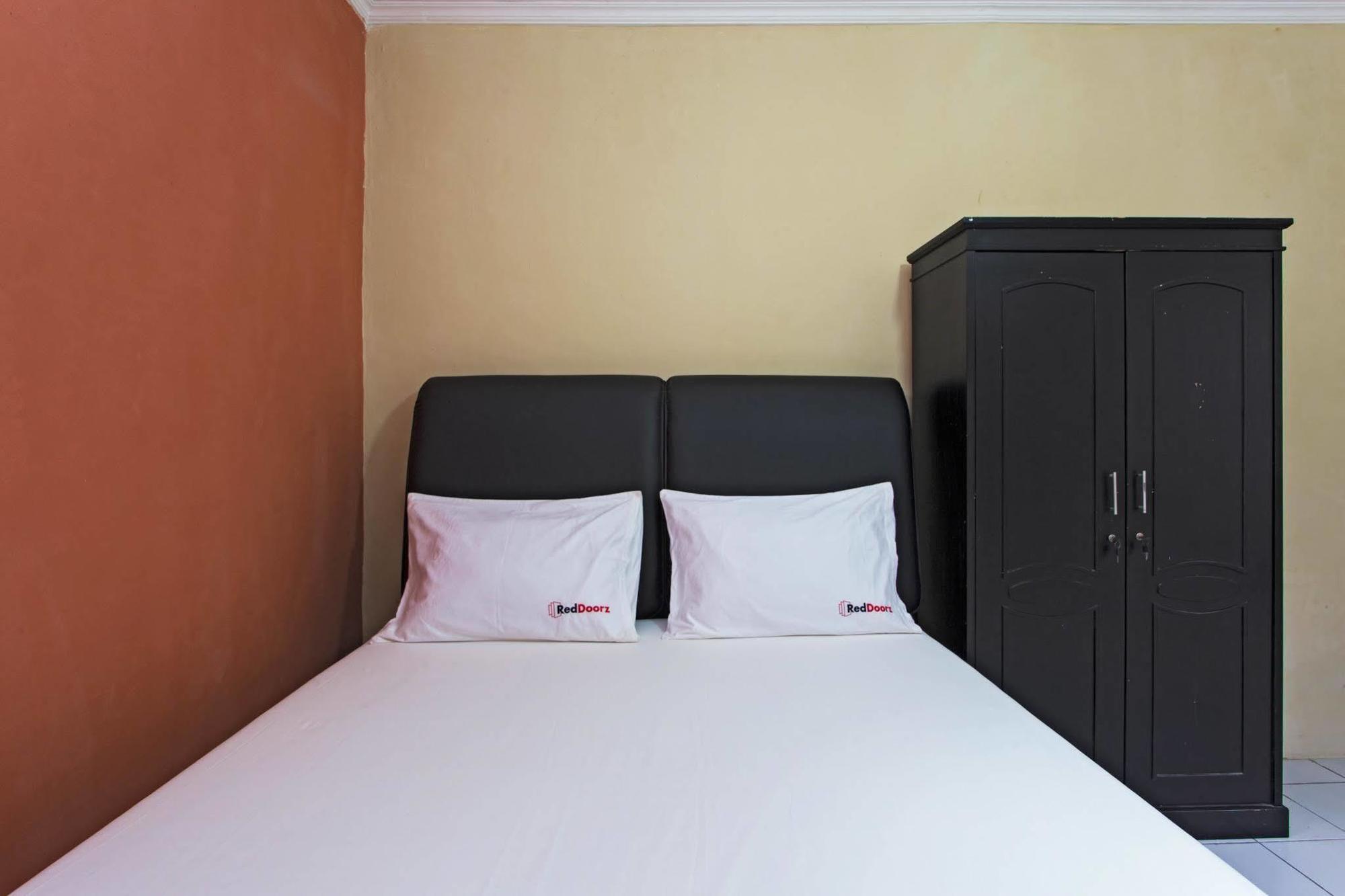 Reddoorz @ Pesanggrahan Mencil Zewnętrze zdjęcie